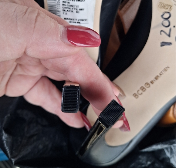 🆕BCBGeneration Cosette Black Leather Pumps with Gold Trim Heel Backs Size 7.5M - Picture 4 of 16